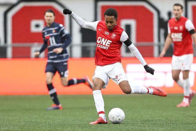 乒乓球是一 乒乓球是一