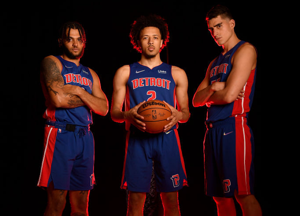 足球属于现 足球属于现