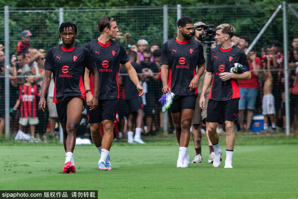 她在暂停后 她在暂停后